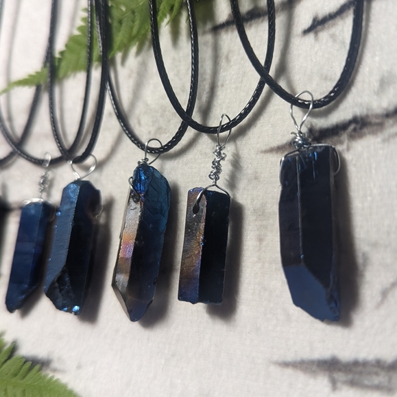Aura quartz Necklace - Picture 3 of 5